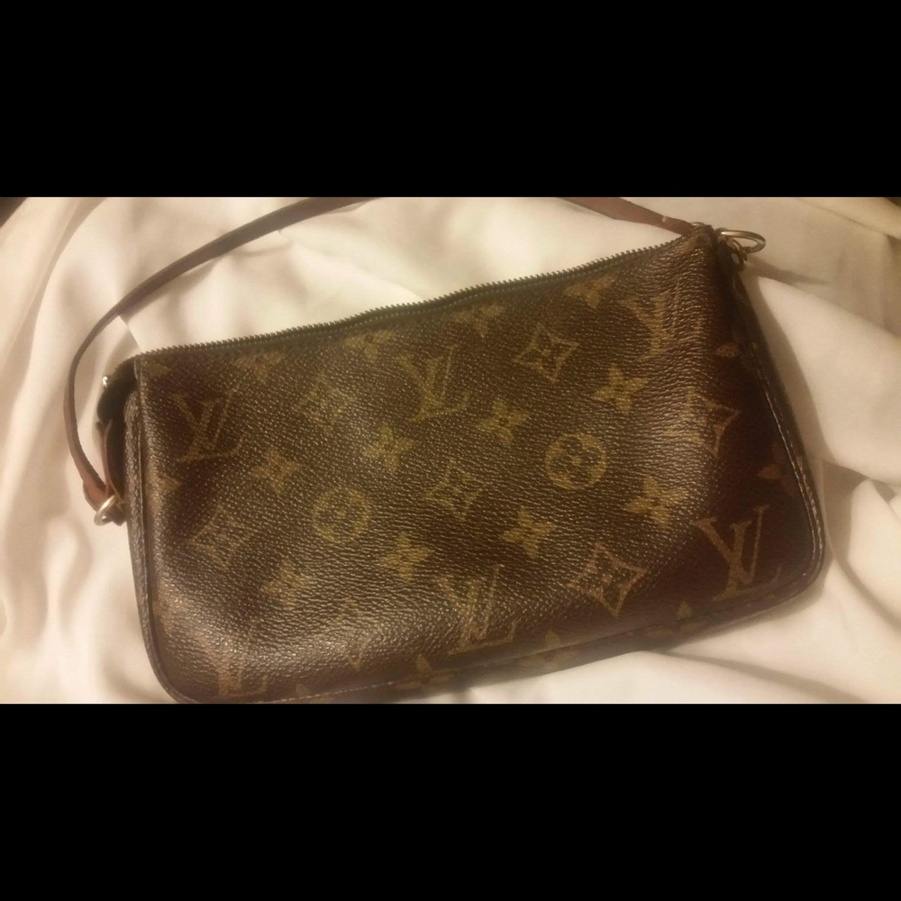 Louis Vuitton Monogram Canvas Pochette - Picture 3 of 8